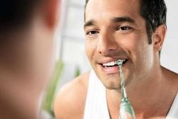 Когда стоит применять чистку зубов ирригатором