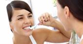 Когда чистить зубы: до еды или после?