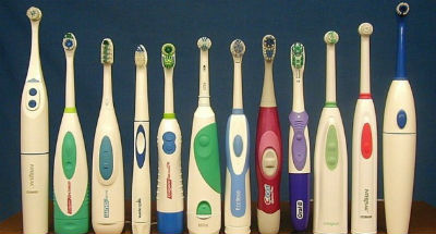 Где была запатентована первая электрическая зубная щетка?