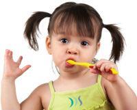 Когда ребенок сможет чистить зубы самостоятельно?
