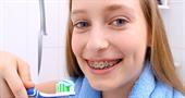 Как правильно чистить зубы с брекетами?